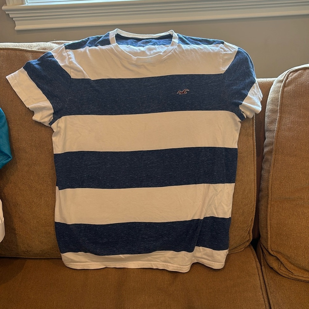 hi i am selling a large blue and white striped tshirt from hollister